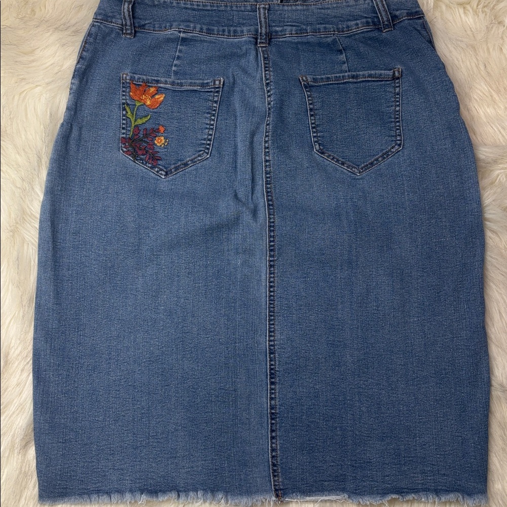 EST . 1946 Denim 
Size 12 
Waist 16 Length 24 
Excellent condition - Picture 3 of 11